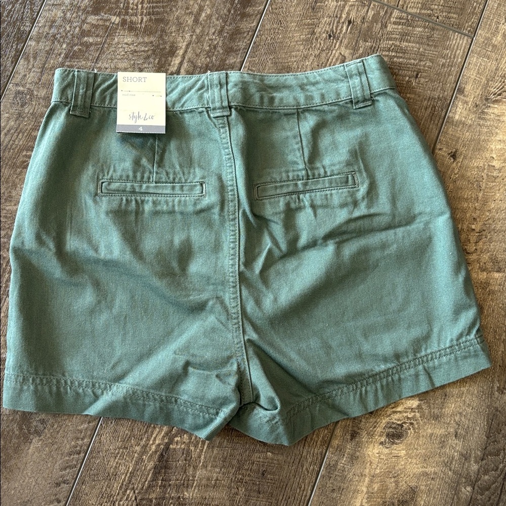 Mid Rise shorts - Picture 4 of 10